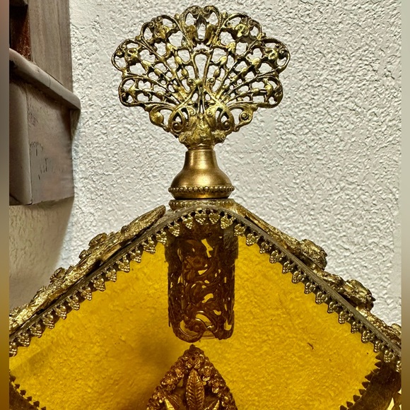 Vanity gold Ormolu gilded perfume bottle, perfect condition - Picture 2 of 6